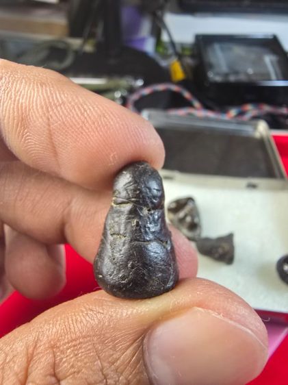 พระปิดตา​ ​พิมพ์ปั้น​ เนื้อผงคลุกรัก​ หลวงพ่อแก้ว​ วัดปากทะเล​ พร้อมบัตรรับรองพระแท้พี่ป๋องสุพรรณ รูปที่ 3