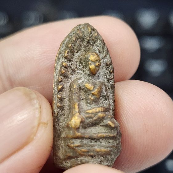 พระรอดเนื้อดิน กรุลำพูน รูปที่ 4