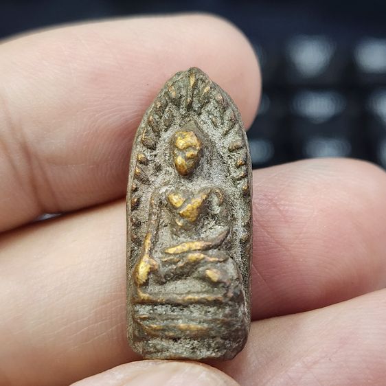 พระรอดเนื้อดิน กรุลำพูน