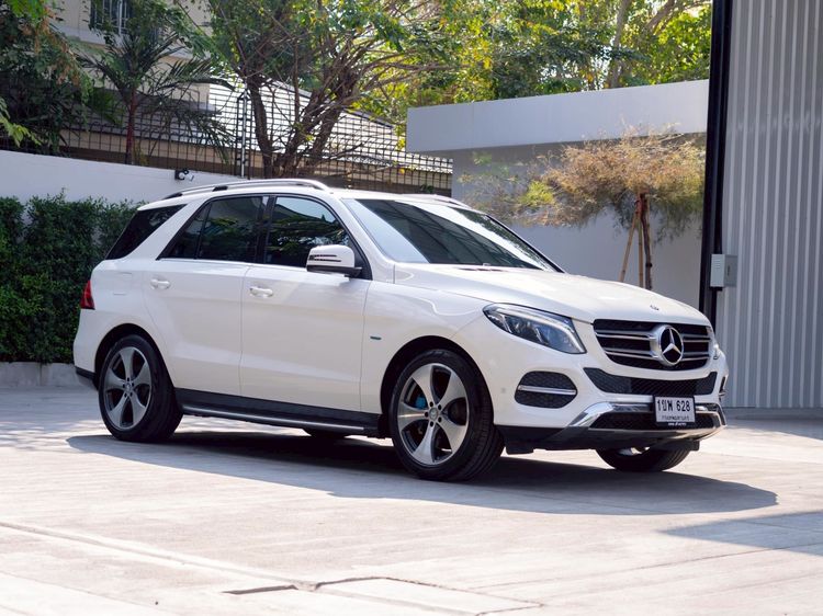 รถ Mercedes-Benz GLE-Class GLE500 สี ขาว