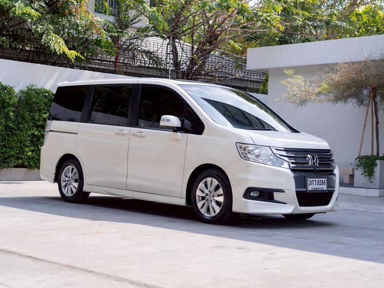 รถ Honda Stepwagon 2.0 JP สี ขาว