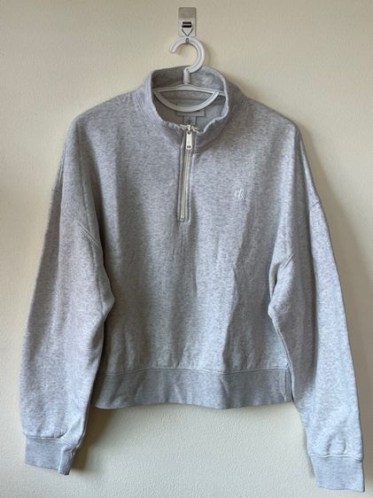 แขนยาว เสื้อสเวตเชิ้ตครอปฮาร์ปซิป Calvin Klein size L สีเทาอ่อน (มือ2)