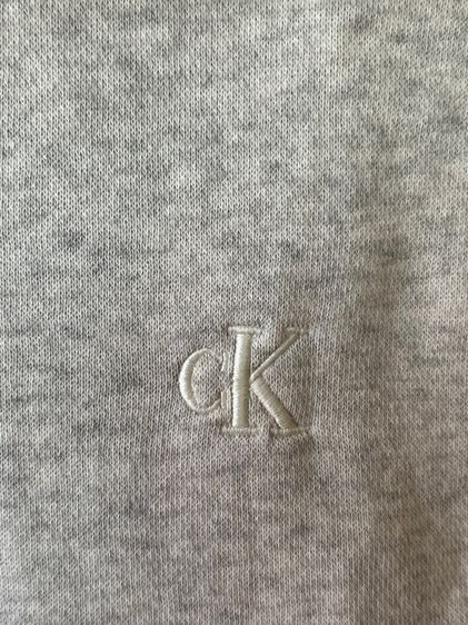 เสื้อสเวตเชิ้ตครอปฮาร์ปซิป Calvin Klein size L สีเทาอ่อน (มือ2) รูปที่ 4