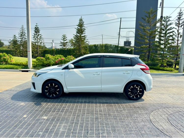 Toyota Yaris 2015 1.2 E Sedan เบนซิน ไม่ติดแก๊ส เกียร์อัตโนมัติ ขาว รูปที่ 4