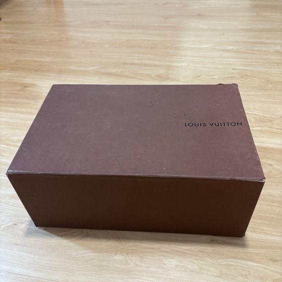 รองเท้าหลุยส์ รูปที่ 7