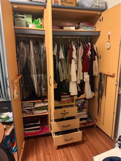 ขายยกเซต ตู้เสื้อผ้า และ เตียงนอนไม้ โครงแข็งแรง ราคาคุ้ม รูปที่ 3