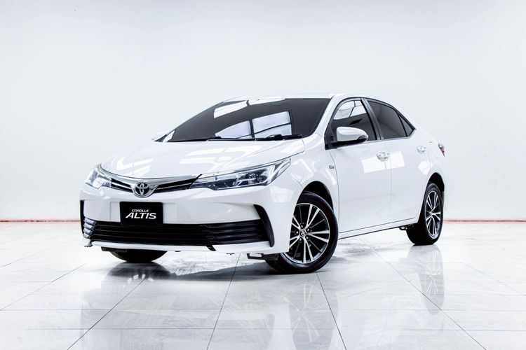 Toyota Altis 2017 1.8 E Sedan เบนซิน ไม่ติดแก๊ส เกียร์อัตโนมัติ ขาว