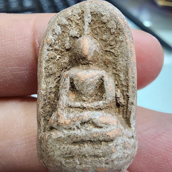 พระคงมีเกศ (ทรงเทวดา) เนื้อดิน กรุลําพูน ส่งฟรีทั่วประเทศ รูปที่ 2