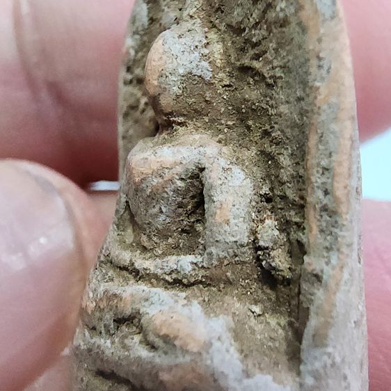 พระคงมีเกศ (ทรงเทวดา) เนื้อดิน กรุลําพูน ส่งฟรีทั่วประเทศ รูปที่ 5