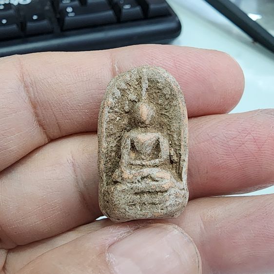 พระคงมีเกศ (ทรงเทวดา) เนื้อดิน กรุลําพูน ส่งฟรีทั่วประเทศ รูปที่ 9