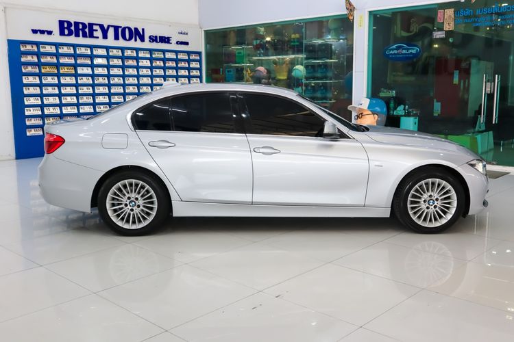 BMW Series 3 2015 320d Sedan ดีเซล ไม่ติดแก๊ส เกียร์อัตโนมัติ เทา รูปที่ 3