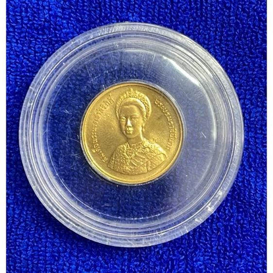 เหรียญทองคำ 5 รอบ 60 พรรษา สมเด็จพระนางเจ้าสิริกิติ์ พระบรมราชินีนาถ พ.ศ. 2535 (พระราชชนนีพันปีหลวง) รูปที่ 4