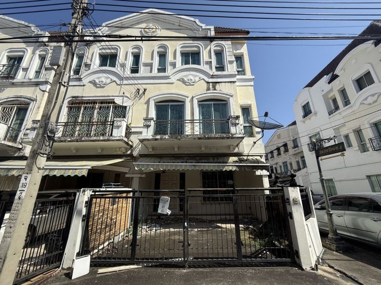 ขายผ่านการประมูล รหัส 375187 ทาวน์เฮ้าส์ 3 ชั้น บ้านกลางเมือง Swiss Town ถ.ประเสริฐมนูกิจ กรุงเทพ