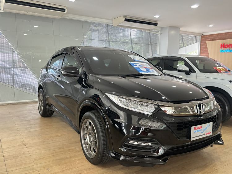 Honda HR-V 2020 1.8 RS Utility-car เบนซิน ไม่ติดแก๊ส เกียร์อัตโนมัติ ดำ รูปที่ 3