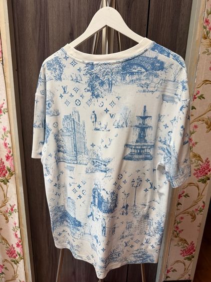 T Shirt Louis Vuitton Art White Blue รูปที่ 2