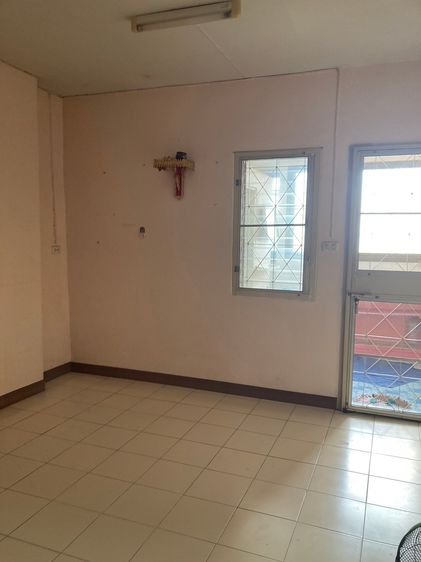 สร้างเสร็จก่อน 2010 คอนโดเอื้ออาทรเพชรเกษม 81