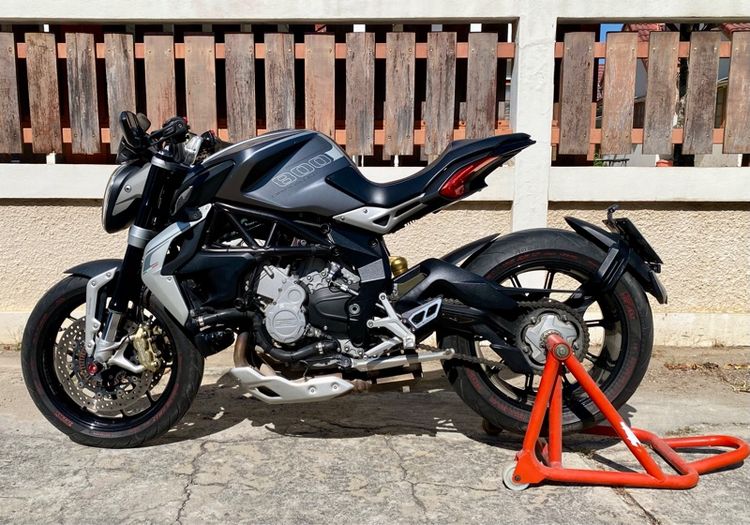 mv agusta brutale 800dragster รูปที่ 8