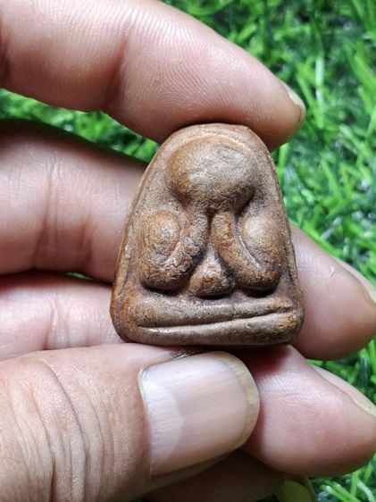 ปิดตาหลังแบบเก่าไม่ทราบที่