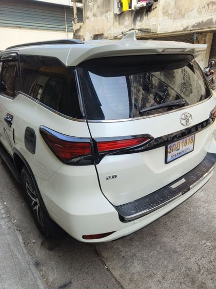 Toyota Fortuner 2015 2.8 V 4WD Utility-car ดีเซล ไม่ติดแก๊ส เกียร์อัตโนมัติ ขาว รูปที่ 4