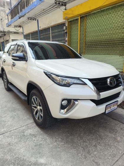 รถ Toyota Fortuner 2.8 V 4WD สี ขาว