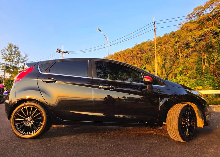 Ford Fiesta 2016 1.5 Sport Sedan เบนซิน ดำ รูปที่ 3
