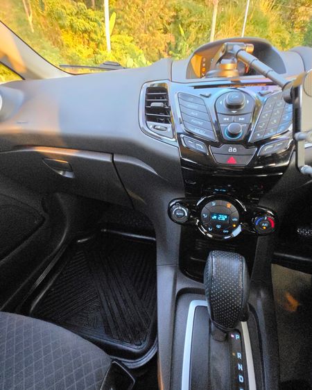 Ford Fiesta 2016 1.5 Sport Sedan เบนซิน ดำ รูปที่ 2