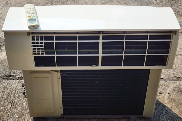 ขออนุญาตขายแอร์ Daikin Inverter 9000 btu สภาพสวยใช้งานได้ปกติไม่ค่อยได้เปิดใช้งาน  รูปที่ 2