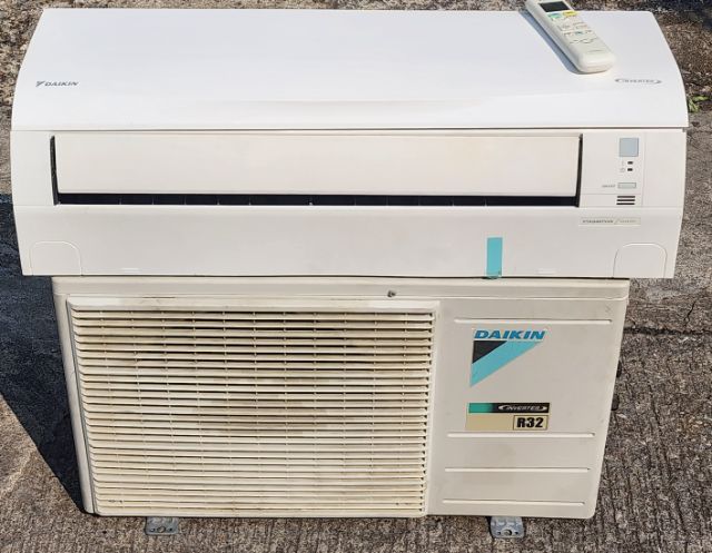 แอร์ติดผนัง เป็นระบบอินเวอร์เตอร์ ขออนุญาตขายแอร์ Daikin Inverter 9000 btu สภาพสวยใช้งานได้ปกติไม่ค่อยได้เปิดใช้งาน 