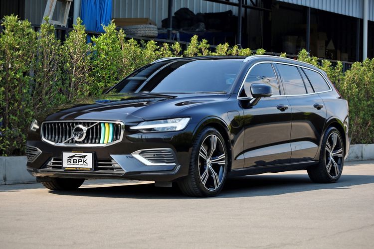 รถ Volvo V60 2.0 T8 Inscription 4WD สี ดำ