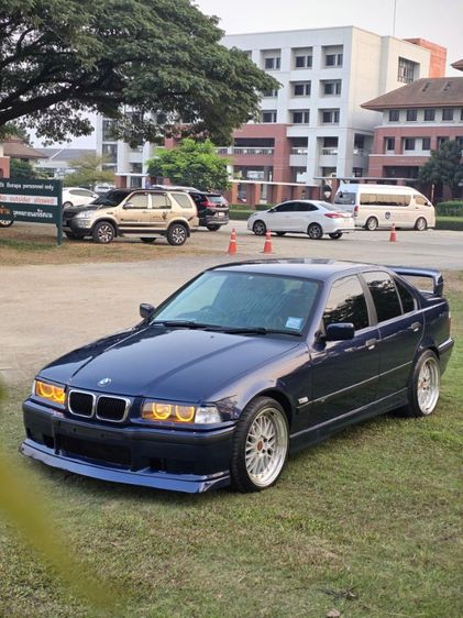 รถ BMW Series 3 323i สี น้ำเงิน