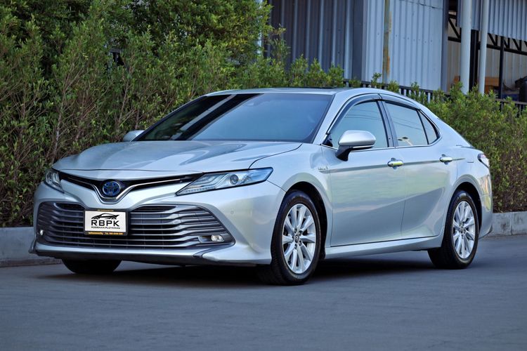 รถ Toyota Camry 2.5 Hybrid Premium สี เทา