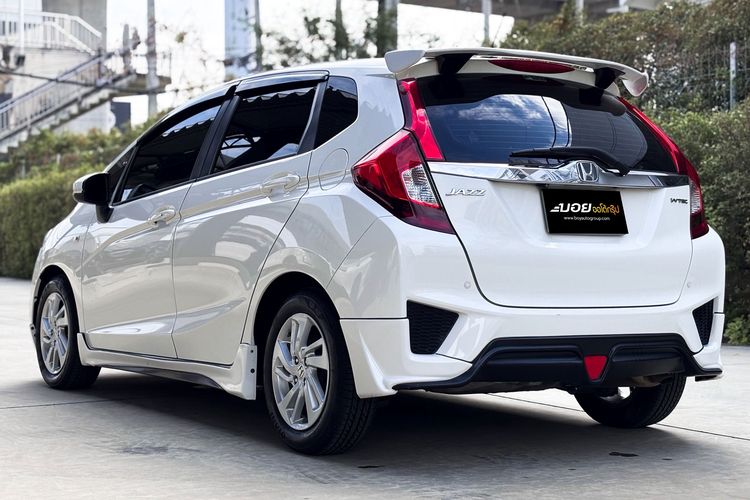 Honda Jazz 2015 1.5 V Plus i-VTEC Sedan เบนซิน ไม่ติดแก๊ส เกียร์อัตโนมัติ ขาว รูปที่ 4