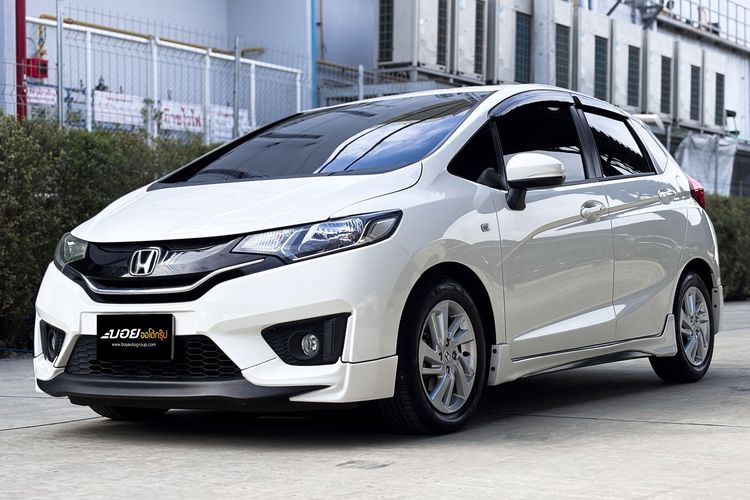 รถ Honda Jazz 1.5 V Plus i-VTEC สี ขาว