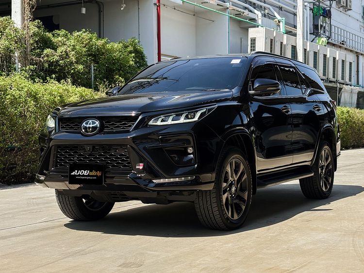 รถ Toyota Fortuner 2.8 GR Sport 4WD สี ดำ