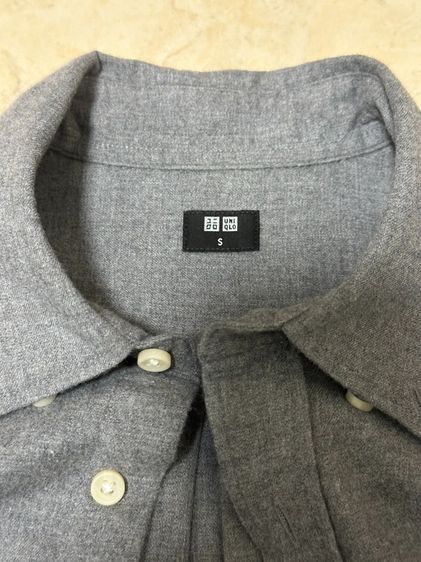 เสื้อเชิ้ตแขนยาวยูนิโคล รูปที่ 2