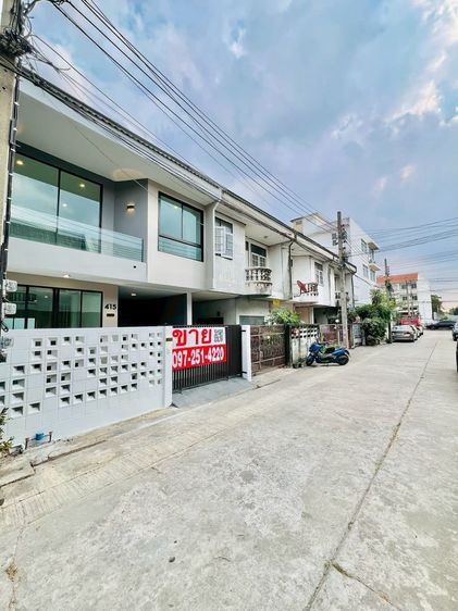 ขายทาวน์เฮ้าส์ นนทบุรี -สนามบินน้ำ พร้อมอยู่ ทำใหม่ทั้งหลัง ไม่ต้องเข้าซอยไปลึก ใกล้ สถานีรถไฟฟ้า สนามบินน้ำ  รูปที่ 3