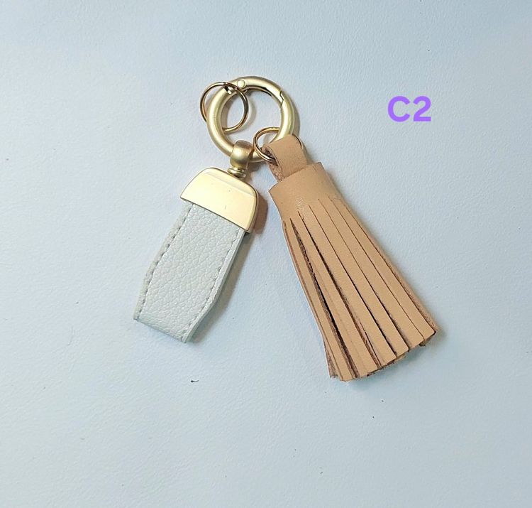 พวงกุญแจพู่ ทำจากหนังวัวแท้ รูปที่ 2