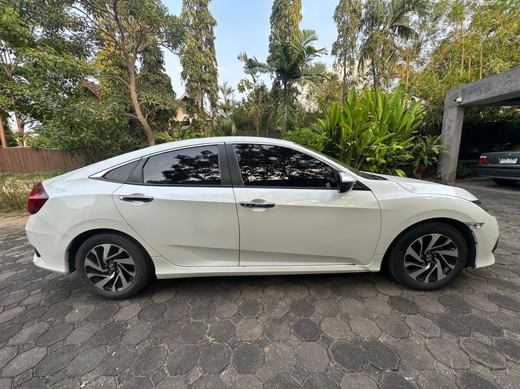 รถ Honda Civic 1.8 EL i-VTEC สี ขาว