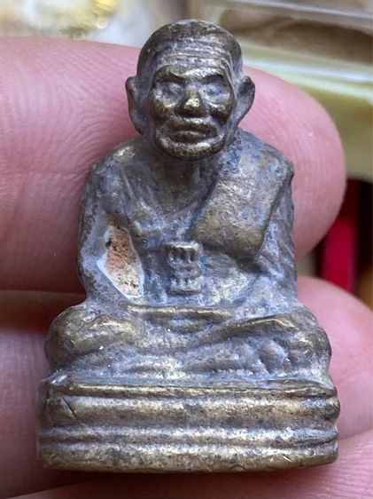 รูปหล่อโบราณ หลวงปู่ทวด รุ่น เบตง ย้อนยุค วัดทรายขาว ปัตตานี พ.ศ.๒๕๕๗ กล่องเดิม สวยครับ รูปที่ 5