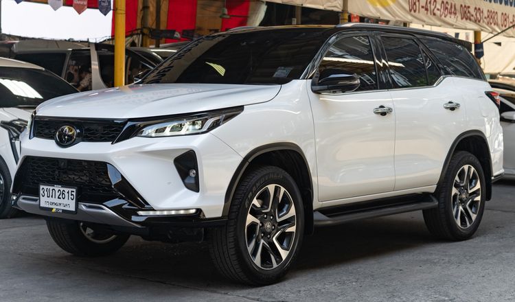 Toyota Fortuner 2022 2.4 Legender Black Top 4WD Utility-car ดีเซล ไม่ติดแก๊ส เกียร์อัตโนมัติ ขาว รูปที่ 2