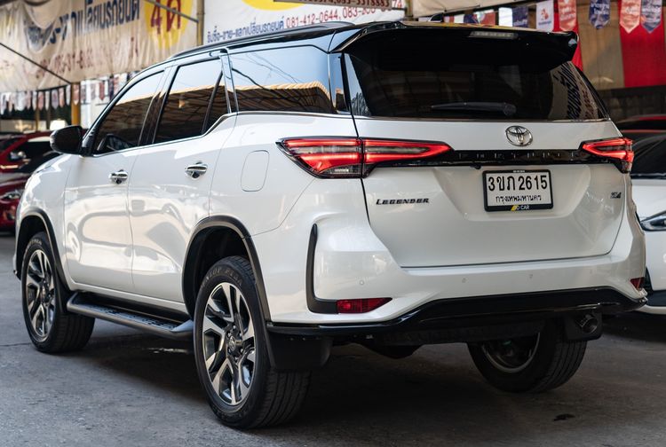 Toyota Fortuner 2022 2.4 Legender Black Top 4WD Utility-car ดีเซล ไม่ติดแก๊ส เกียร์อัตโนมัติ ขาว รูปที่ 3