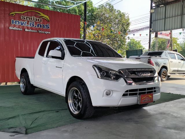 รถ Isuzu D-MAX 1.9 L สี ขาว