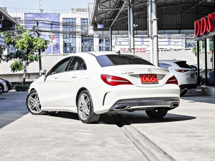 Mercedes-Benz CLA-Class 2017 CLA250 AMG Sedan เบนซิน เกียร์อัตโนมัติ ขาว รูปที่ 4