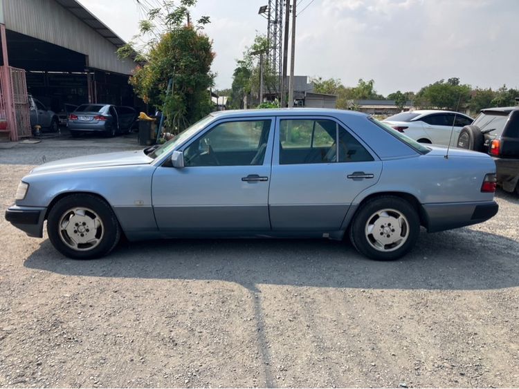 Mercedes-Benz E-Class 1992 E230 Sedan เบนซิน เกียร์อัตโนมัติ ฟ้า รูปที่ 2