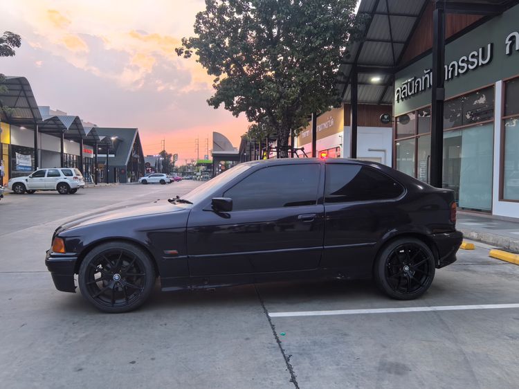 รถ BMW Series 3 316i สี ม่วง