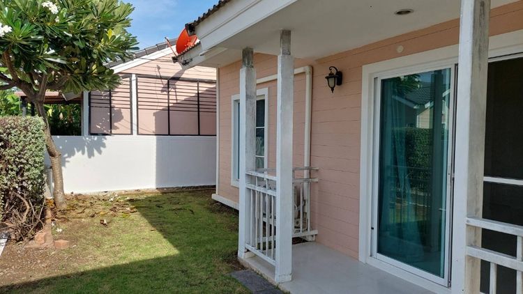 มีบางส่วน   บ้านเดี่ยวให้เช่า 2ห้องนอน 1ห้องน้ำ พฤกษากาญจน์ 11 ติดถนนใหญ่ ใกล้ร.ร.ดรุณากาญฯ สภาพดี รูปที่ 3