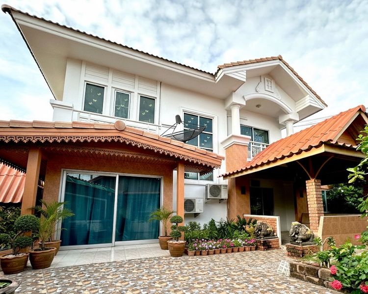 ขายบ้านเดี่ยว พร้อมห้องสำหรับค้าขายหรือเปิดออฟฟิศ ติดถนนเมน