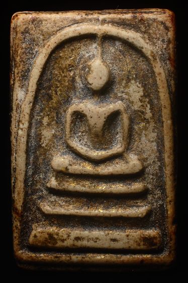 พระสมเด็จ พิมพ์ใหญ่ เนื้อเก่าๆ สภาพสวยงาม ครับ