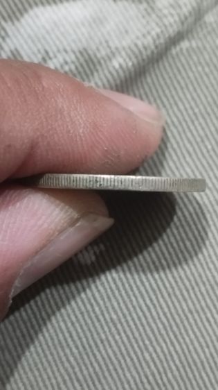 เหรียญ ธนบัตร ต่างประเทศ เหรียญต่างประเทศ เป็นเหรียญกษาปณ์ต่างประเทศ เป็นเหรียญประเทศฮ่องกงชนิดหนึ่งดอลลาร์ ด้านหลังเป็นรูปพระนางเจ้าเอลิซาเบธที่ 2 