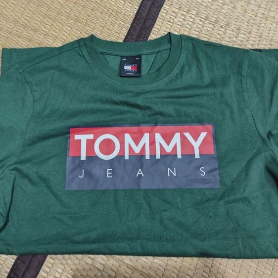 เสื้อยืดคอกลม TOMMY สายเขียว รูปที่ 8